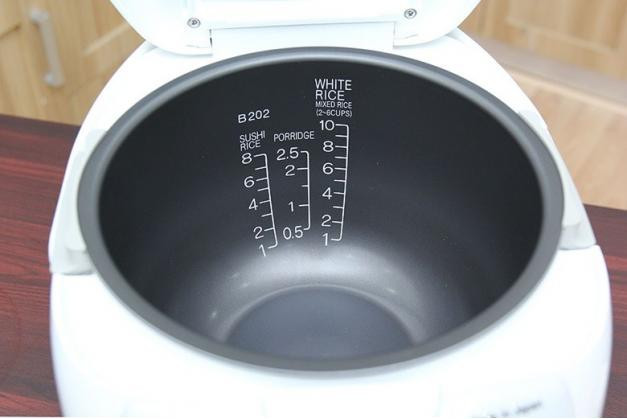 Nồi cơm điện tử Zojirushi NS-ZAQ18-WZ